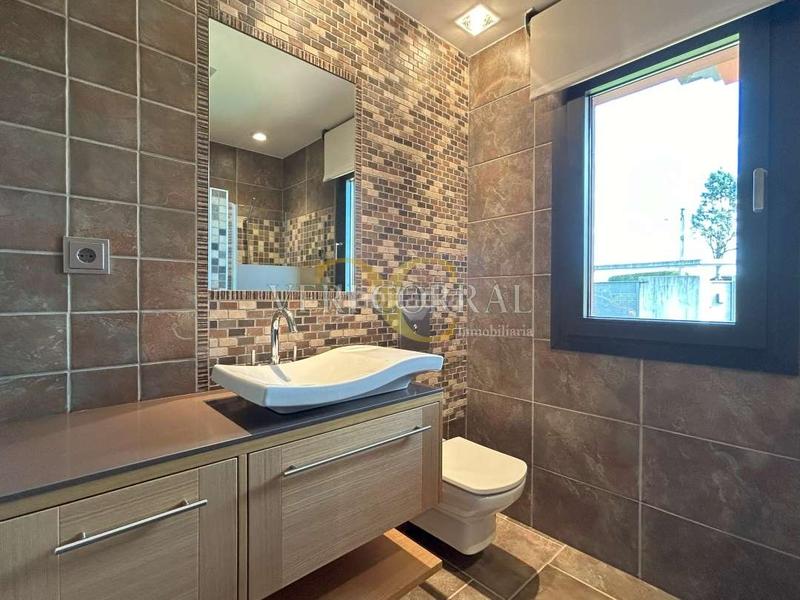 Foto 736c707f-9e8a-4895-8744-1000a44a4a5d. Chalet exclusiva fantástico chalet en mareo. en Leorio Gijón