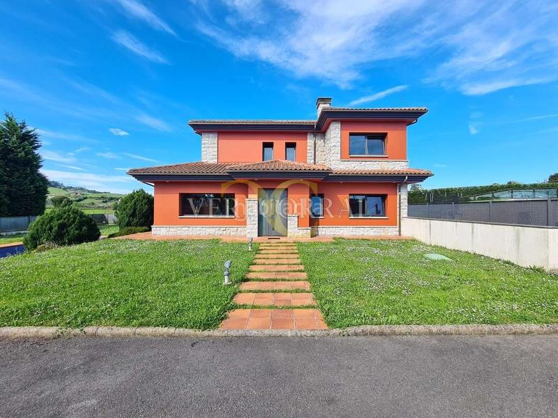 Foto 76b5c607-4833-40dc-90a7-0fa7db08635f. Chalet exclusiva fantástico chalet en mareo. en Leorio Gijón