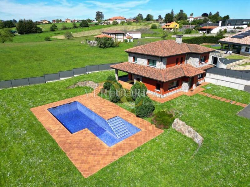 Foto 77c9a06c-a811-4f73-a584-1b2a4934e0d2. Chalet exclusiva fantástico chalet en mareo. en Leorio Gijón