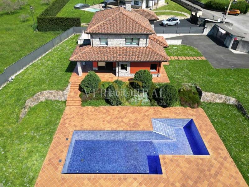 Foto a52a2359-49ba-413e-b5a7-497dadd21ea2. Chalet exclusiva fantástico chalet en mareo. en Leorio Gijón