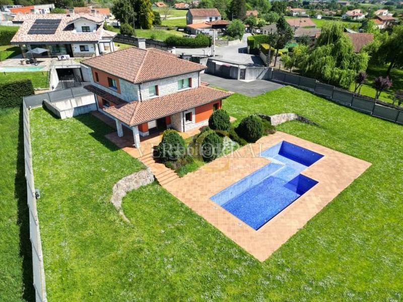 Foto c20a8ca9-aa85-433c-a4a8-43622df4a6b6. Chalet exclusiva fantástico chalet en mareo. en Leorio Gijón