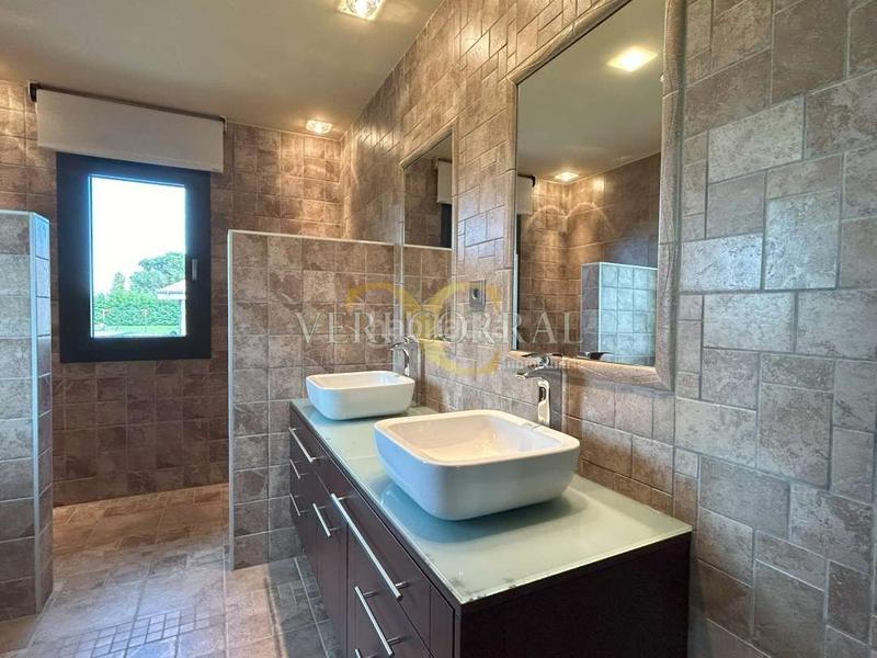 Foto e05fde89-d295-4b5e-ba27-a896f89fb0fd. Chalet exclusiva fantástico chalet en mareo. en Leorio Gijón