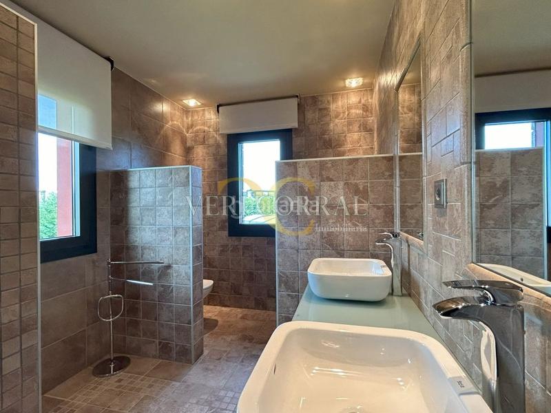 Foto f04fde1a-67ac-4096-831d-6f6813f5d851. Chalet exclusiva fantástico chalet en mareo. en Leorio Gijón