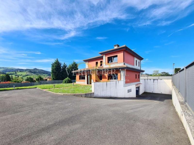 Foto f823adfe-8605-435b-ac79-4f2885f66f13. Chalet exclusiva fantástico chalet en mareo. en Leorio Gijón