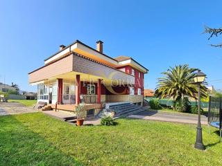 Xalet  Lugar el pueblo. Exclusivo chalet en colloto.