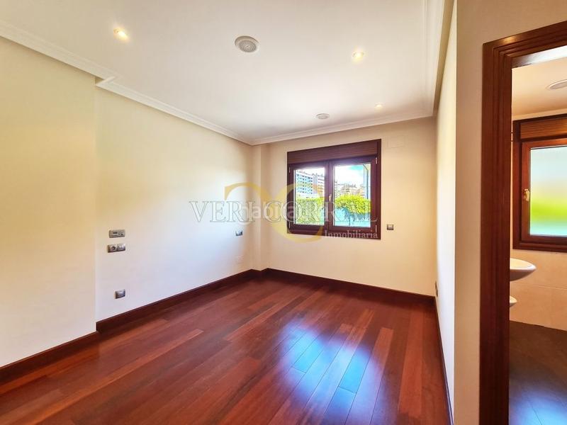 Foto 0ac7a91b-b347-4237-b0f7-9e7c66f6a5e9. Chalet exclusivo chalet en Montecerrao. en Montecerrao Oviedo
