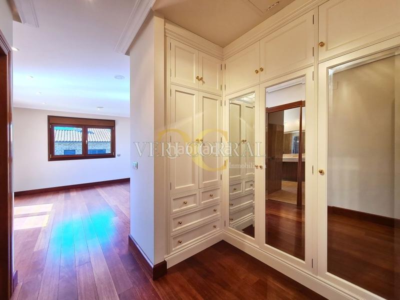 Foto 3e8a6247-304b-44f5-8a44-8265b6554dfd. Chalet exclusivo chalet en Montecerrao. en Montecerrao Oviedo