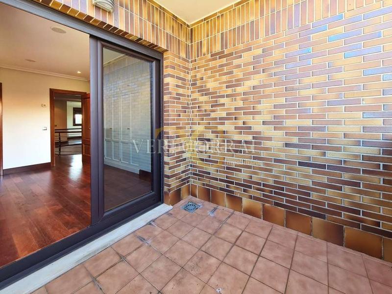 Foto 56853df5-2312-45d4-8c4e-7f590607c041. Chalet exclusivo chalet en Montecerrao. en Montecerrao Oviedo