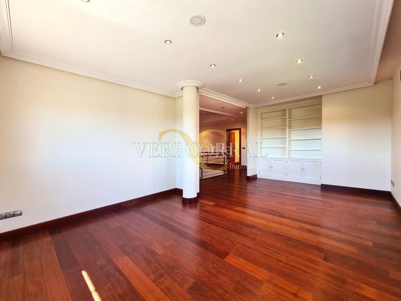 Foto 60c5fa32-b08f-41c8-9cf8-ae066c64f554. Chalet exclusivo chalet en Montecerrao. en Montecerrao Oviedo