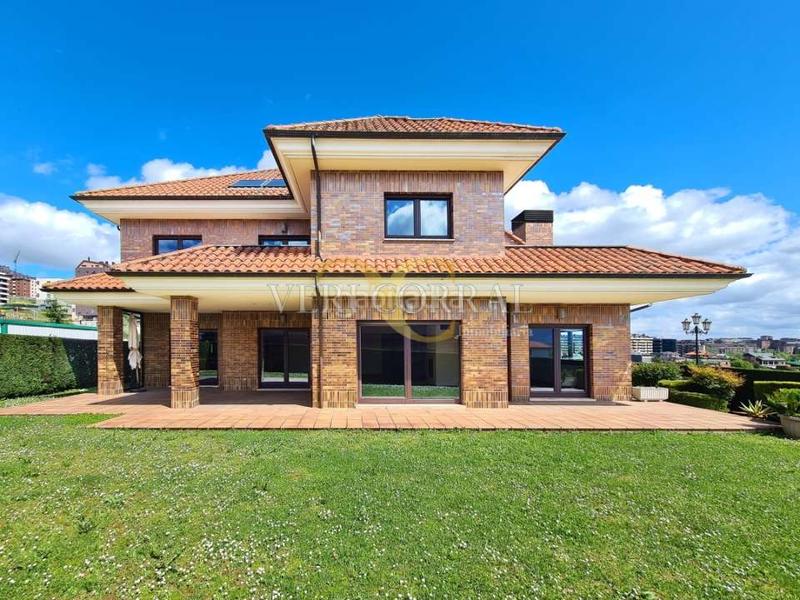 Foto 6993597b-8a18-4bbe-b713-a36b32e05ffc. Chalet exclusivo chalet en Montecerrao. en Montecerrao Oviedo