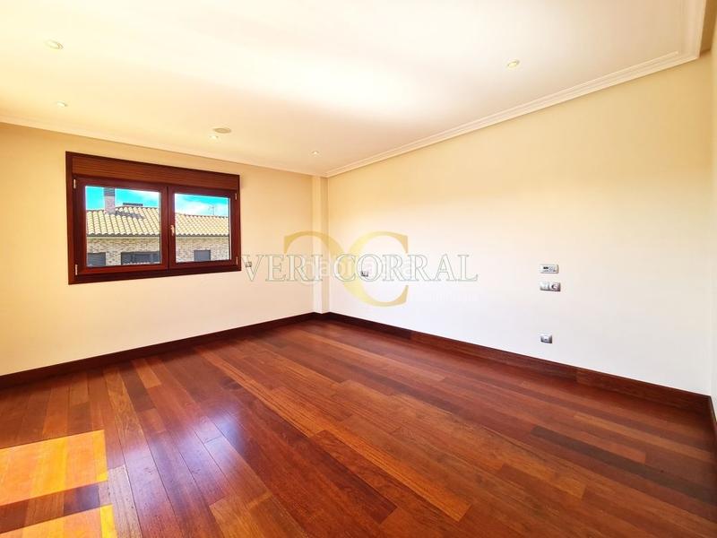 Foto 6b8ce46a-7277-42da-92e8-22bd882978fb. Chalet exclusivo chalet en Montecerrao. en Montecerrao Oviedo