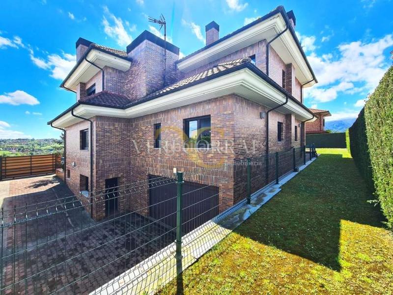 Foto 70f5386c-b548-4bfa-9c37-847a21377a3b. Chalet exclusivo chalet en Montecerrao. en Montecerrao Oviedo