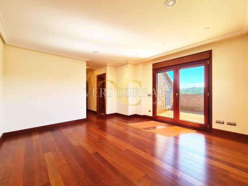 Foto a1cc4271-38b5-4b5e-a4d6-327831306e93. Chalet exclusivo chalet en Montecerrao. en Montecerrao Oviedo