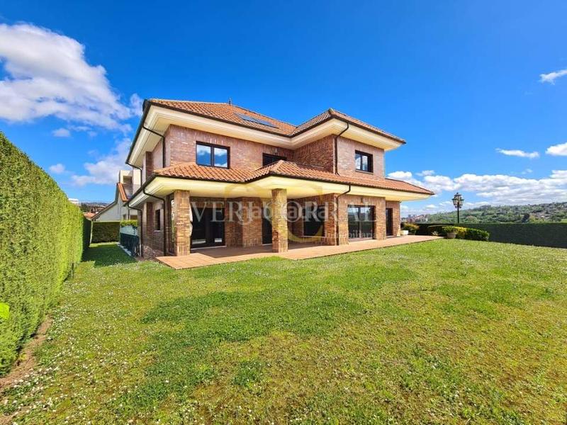 Foto b4472b2e-c54f-482a-a02b-4d1a4651a2d6. Chalet exclusivo chalet en Montecerrao. en Montecerrao Oviedo