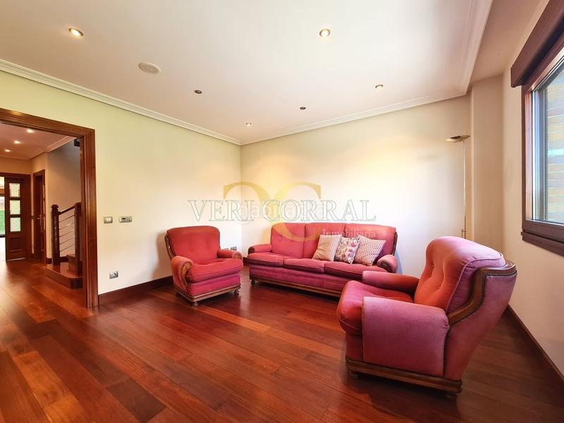Foto bb751c43-5b71-45d7-9ba2-0b920f861e97. Chalet exclusivo chalet en Montecerrao. en Montecerrao Oviedo