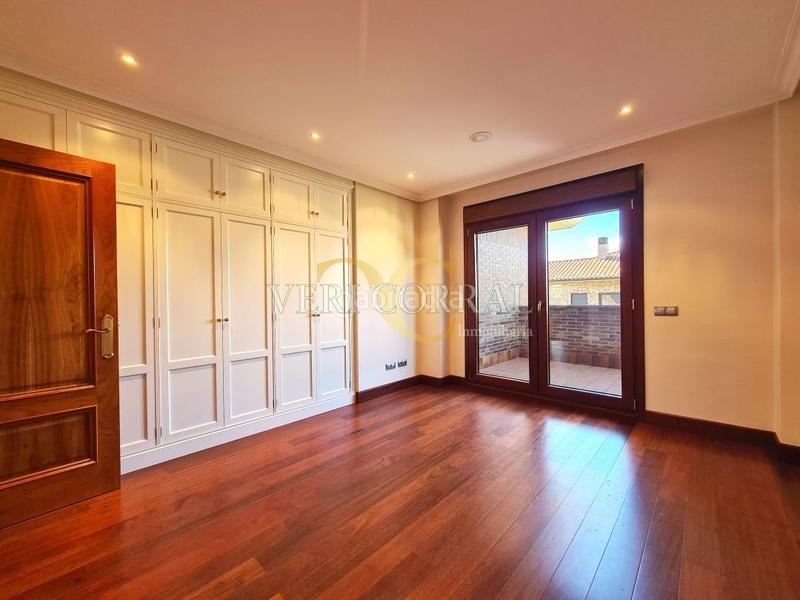 Foto c1e8c58f-f718-4301-a121-49e207b9f631. Chalet exclusivo chalet en Montecerrao. en Montecerrao Oviedo