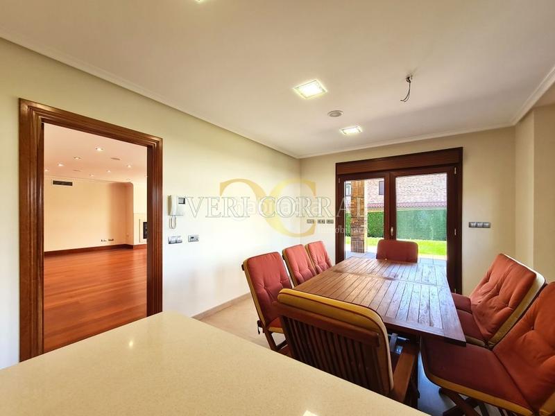 Foto d15803e3-8bca-42aa-834b-9ba9f6c6a792. Chalet exclusivo chalet en Montecerrao. en Montecerrao Oviedo