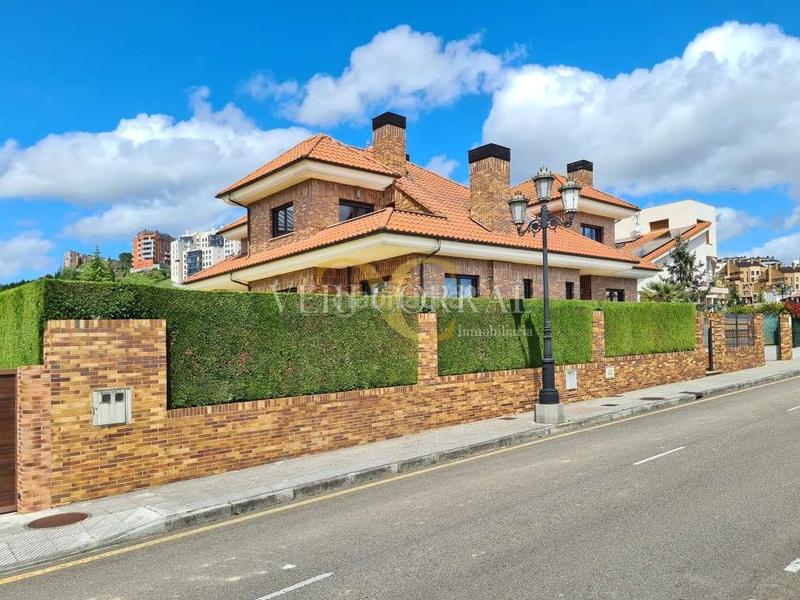 Foto dfa104f4-3c94-4485-916b-e2e770f9f6cb. Chalet exclusivo chalet en Montecerrao. en Montecerrao Oviedo