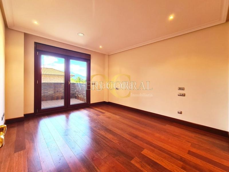 Foto f0fd798e-2177-4e36-b7e5-fd61b254e5e6. Chalet exclusivo chalet en Montecerrao. en Montecerrao Oviedo