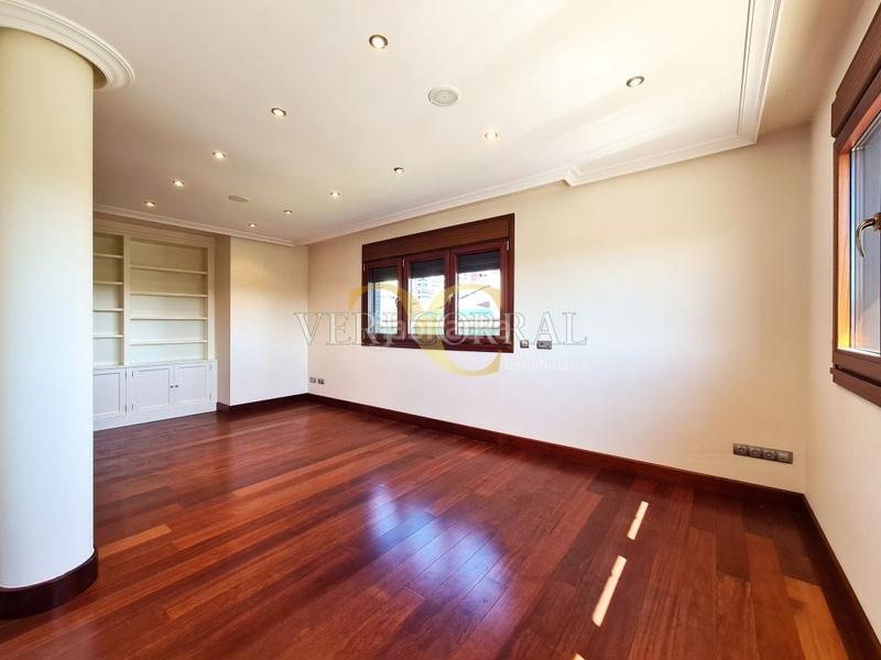 Foto fbd364b2-21b0-4886-b827-bdd98d78943a. Chalet exclusivo chalet en Montecerrao. en Montecerrao Oviedo