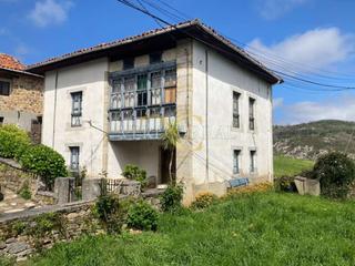 Haus  Berodia. Casona en aldea a la entrada de los picos de europa.