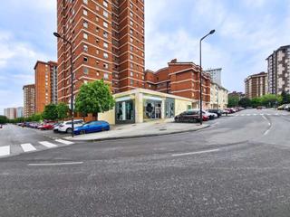 Local Comercial  Calle puerto del pontón. Estupendo local comercial con 6 plazas de garaje.
