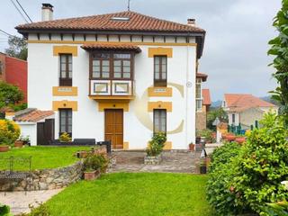 Casa  La barreda. Casona de principios de siglo xx situada en caravia.