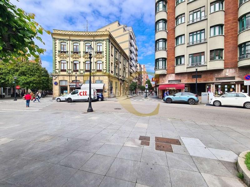 Foto 0a113d82-b03a-4fef-bf50-8742b897802f. Piso exclusiva piso con terraza en el Centro . en Gijón