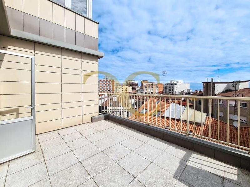 Foto 45da8c09-7578-4691-8bfa-f35787f590a5. Piso exclusiva piso con terraza en el Centro . en Gijón