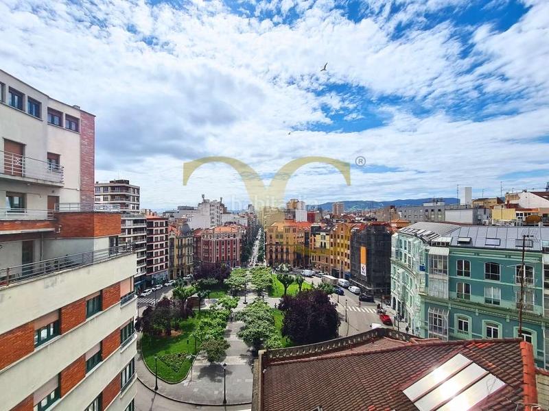 Foto 53db6ebc-5662-4bd2-b08b-73a63384f304. Piso exclusiva piso con terraza en el Centro . en Gijón