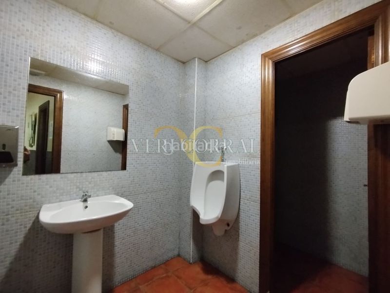 Foto a9091178-9a0f-46ad-b847-609ea30f9039. Local comercial a Parres