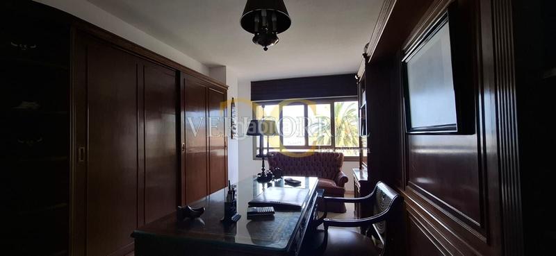 Foto 3fd952a6-d303-4f96-aaaa-aab49c8a40a2. Alquiler oficina amplia oficina con vistas al puerto deportivo. en Gijón