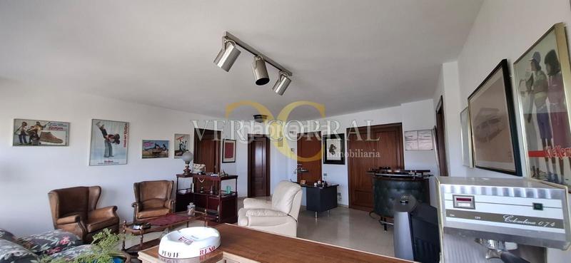 Foto fb63ab68-4969-4a9e-9aaa-0f7c9677db8d. Rent office space with heating in Centro Gijón