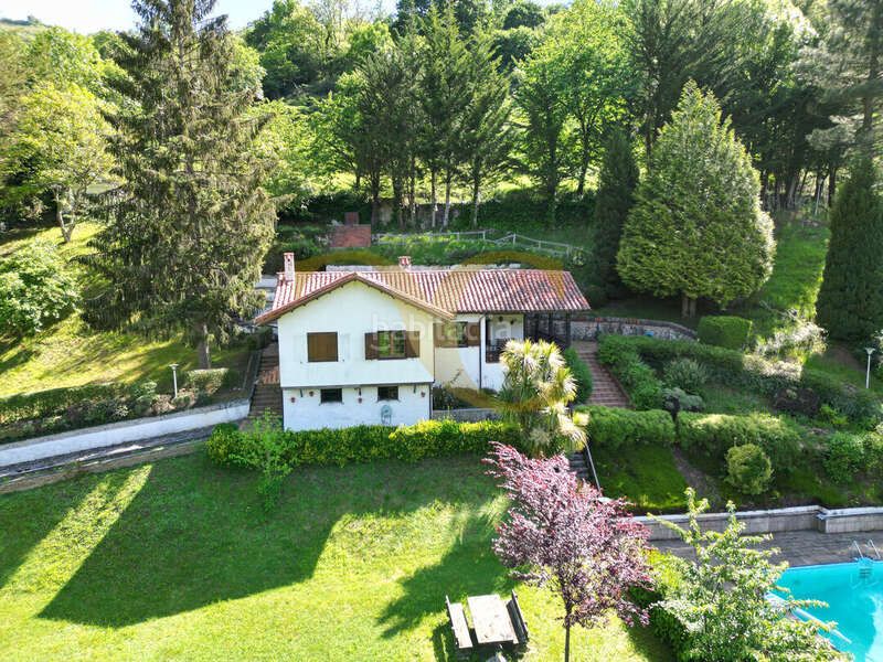Foto 0856d60d-d536-446a-bfe9-b11d5709f4f8. Casa amb calefacció aparcament piscina a Caso