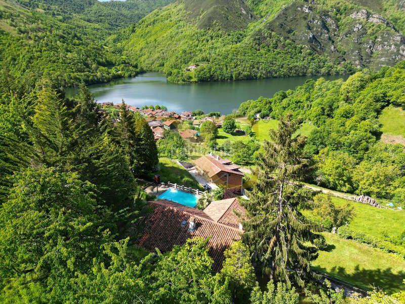 Foto 558fca21-6940-45d8-bfd2-15a9424bf539. Casa amb calefacció aparcament piscina a Caso