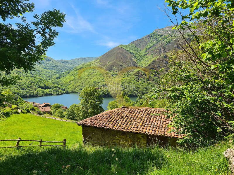Foto d0739799-66eb-474c-a45f-31ade684fee8. Casa amb calefacció aparcament piscina a Caso