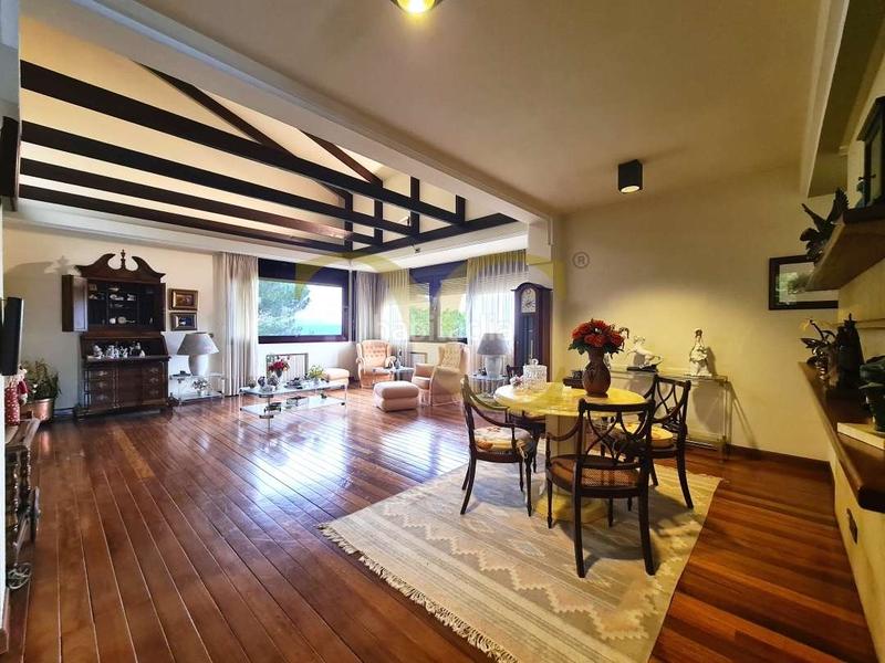 Foto 0265f459-a47b-43a4-abcf-68b2e73eddfc. Chalet mit heizung parking in Olivares Oviedo