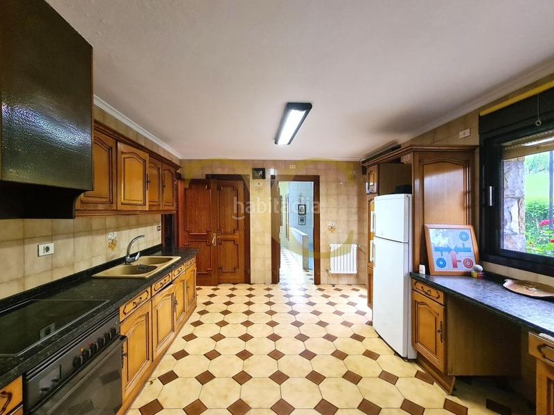 Foto 05140bd8-490f-4b47-b90d-a66acd309cab. Chalet mit heizung parking in Olivares Oviedo