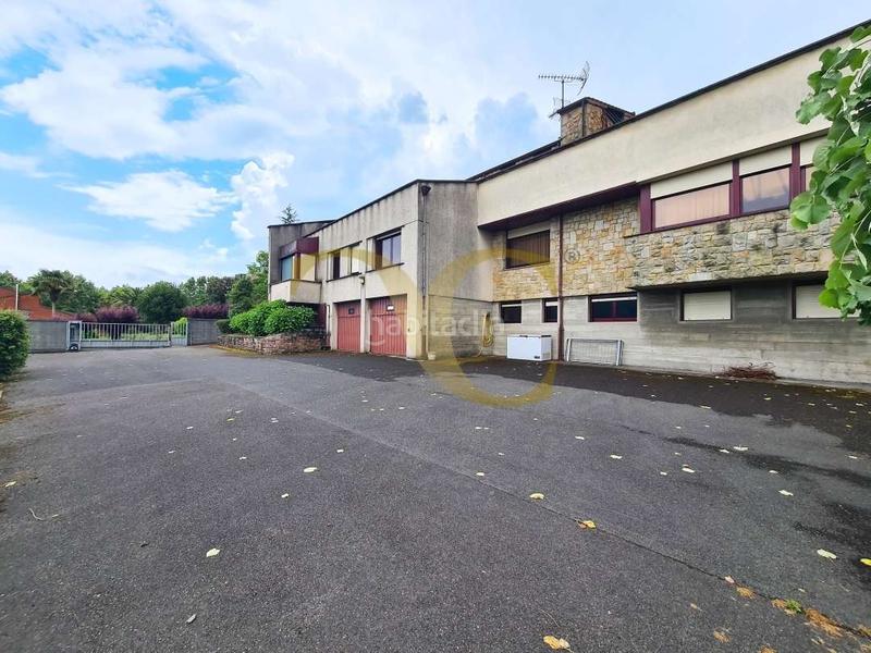 Foto 29bb87bd-73e4-4b6e-bab2-566efc37873a. Chalet mit heizung parking in Olivares Oviedo