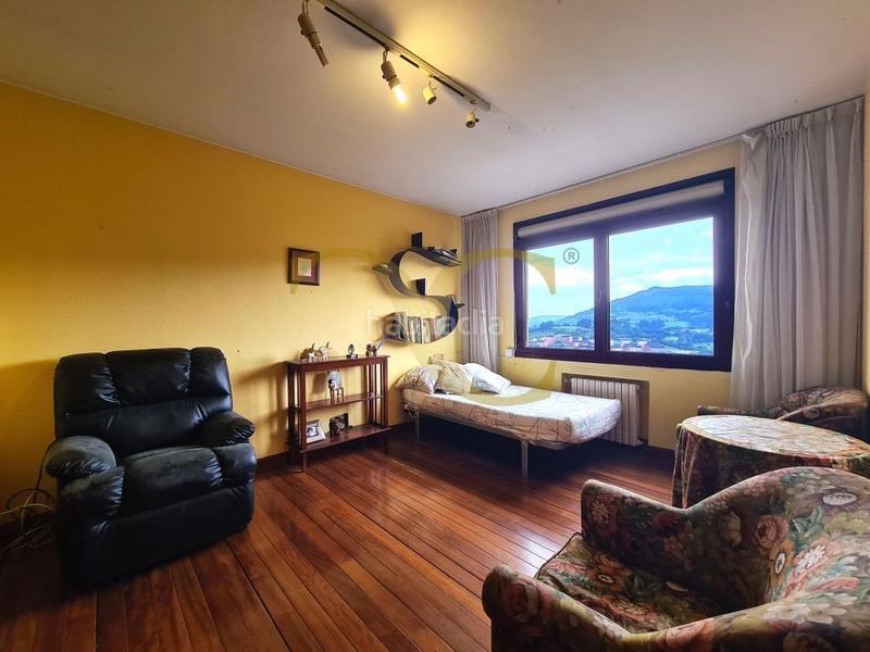 Foto 2d26927f-b327-490a-b90b-e809f394d2f6. Chalet mit heizung parking in Olivares Oviedo