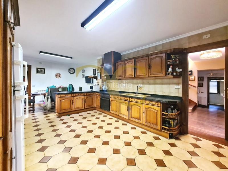 Foto 80fe7ddf-4610-4dbf-8504-63e272ece52c. Chalet mit heizung parking in Olivares Oviedo