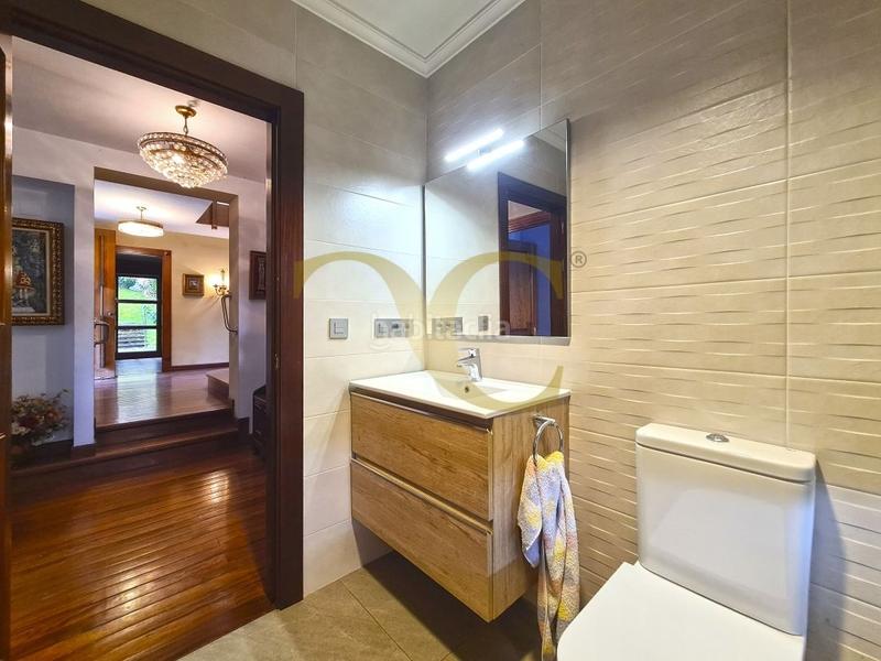 Foto 9259196d-5b45-435d-b407-20a7b9ea9abc. Chalet mit heizung parking in Olivares Oviedo