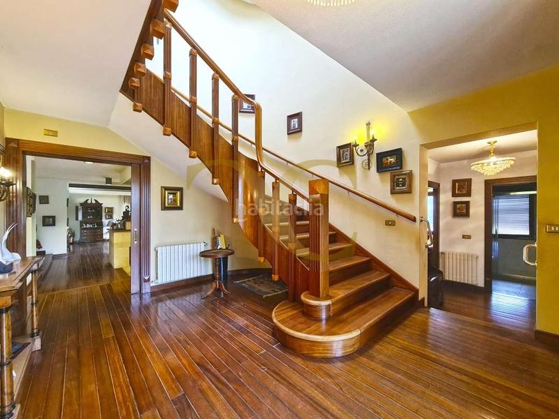 Foto ec77a71f-7ddd-41c5-bcc3-4a23a348ef1b. Chalet mit heizung parking in Olivares Oviedo