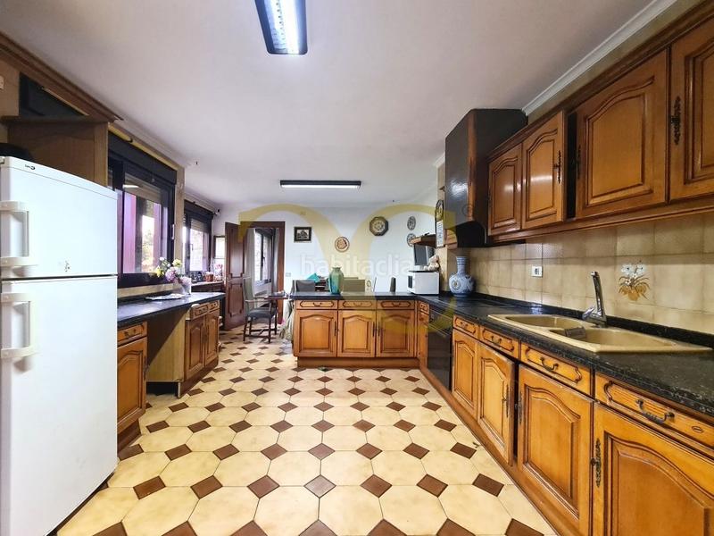 Foto fdd7d7b7-0bc7-480b-8643-5a440213709d. Chalet mit heizung parking in Olivares Oviedo