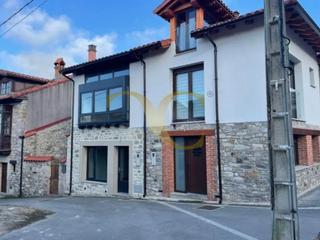 Casa adossada  Barrio prellezo tánagos. Estrene este bonito adosado en la localidad costera de prellezo.