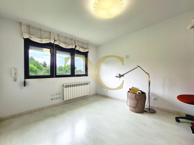 Foto 0042a31d-3286-4f6a-869c-e606fc1b1a32. Chalet mit heizung parking in Parroquias Sur - La Manjoya Oviedo