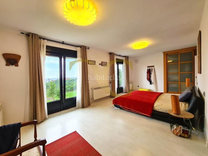 Foto 04386dfc-ec33-47cf-8dd5-aababa7d34db. Chalet mit heizung parking in Parroquias Sur - La Manjoya Oviedo