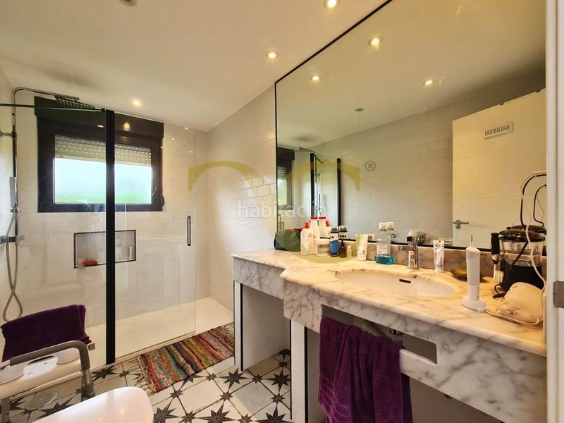 Foto 19a3d22a-9239-4093-b955-83ce4ce4c5ff. Chalet mit heizung parking in Parroquias Sur - La Manjoya Oviedo