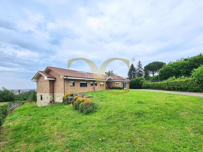 Foto 1fdd5b7b-659b-40fe-a065-3c7bd3282e68. Chalet mit heizung parking in Parroquias Sur - La Manjoya Oviedo