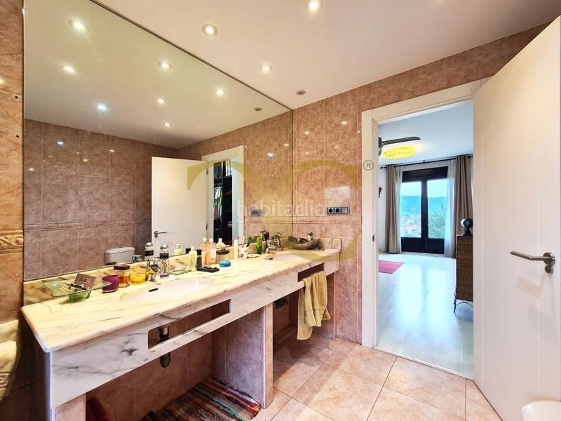 Foto 4c77bc5d-b246-410d-9a51-d49e70085b6f. Chalet mit heizung parking in Parroquias Sur - La Manjoya Oviedo